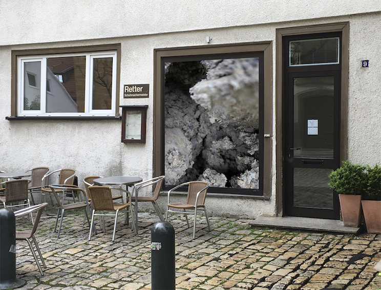 verletzteErdeSchaufensterRetterhaus